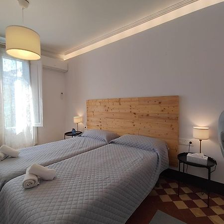Hostal Dragonflybcn Barcelona Exterior photo