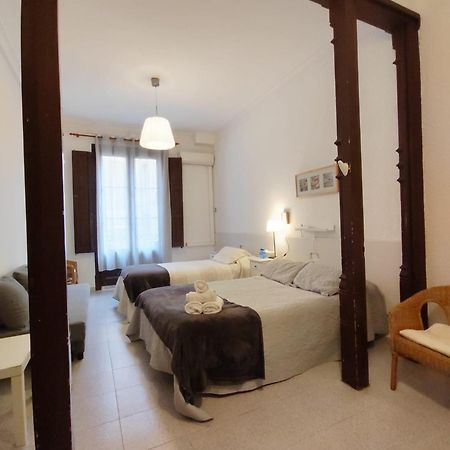 Hostal Dragonflybcn Barcelona Exterior photo