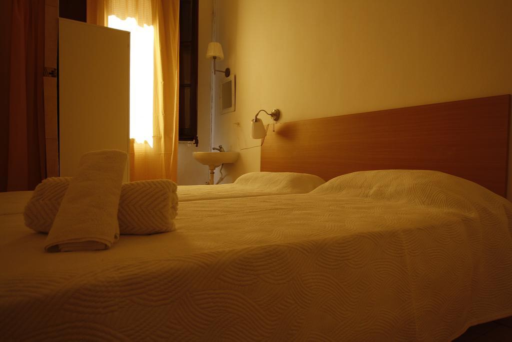 Hostal Dragonflybcn Barcelona Room photo