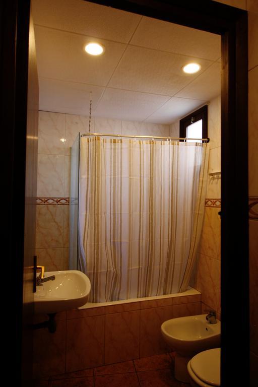 Hostal Dragonflybcn Barcelona Exterior photo