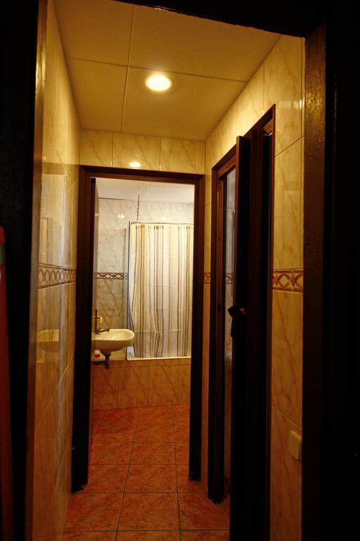 Hostal Dragonflybcn Barcelona Exterior photo