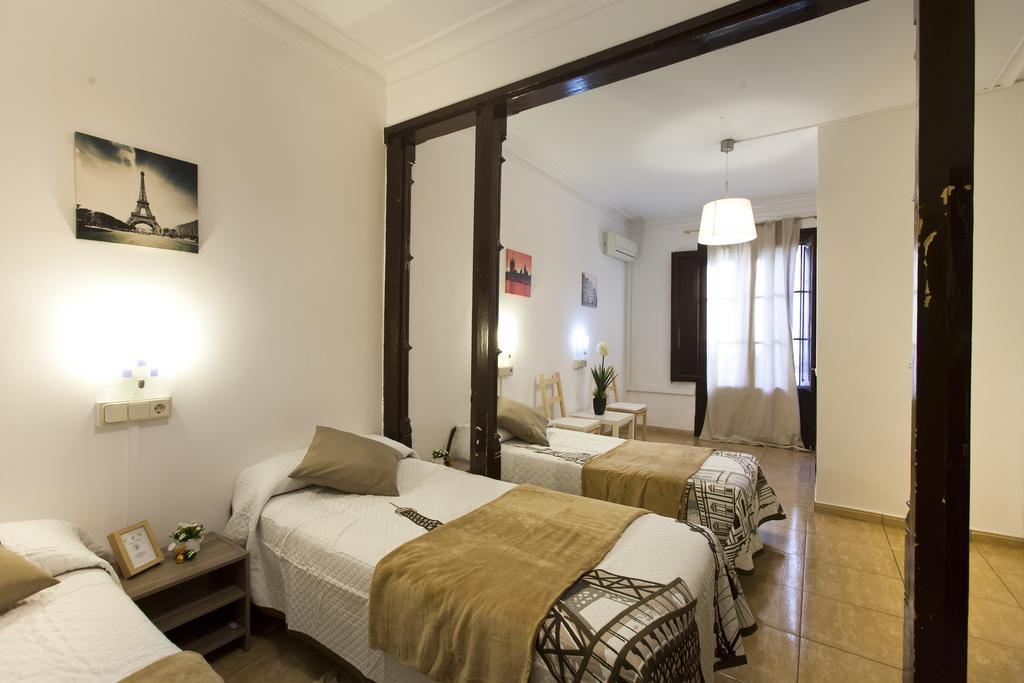 Hostal Dragonflybcn Barcelona Exterior photo