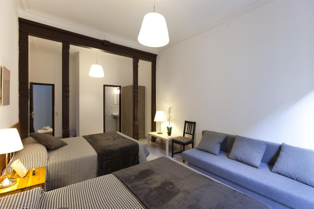Hostal Dragonflybcn Barcelona Exterior photo