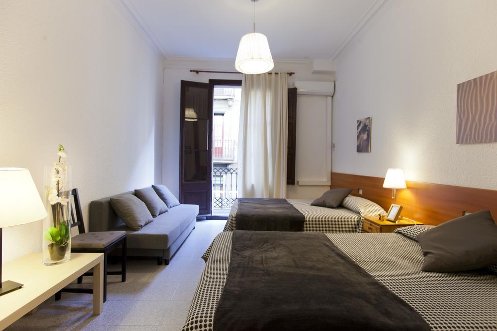 Hostal Dragonflybcn Barcelona Exterior photo
