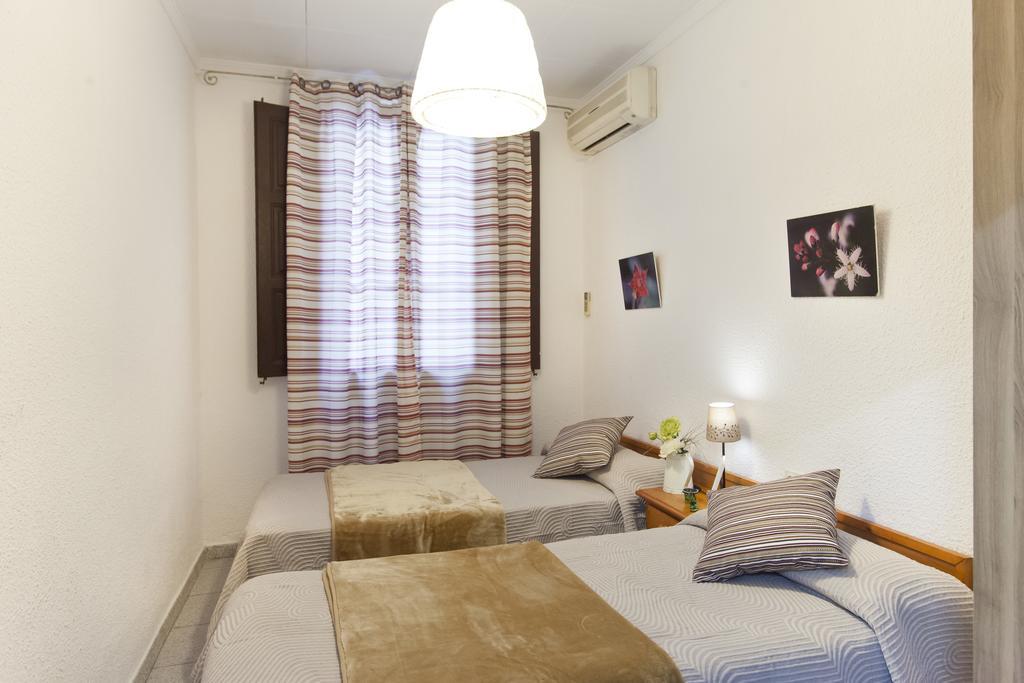 Hostal Dragonflybcn Barcelona Exterior photo
