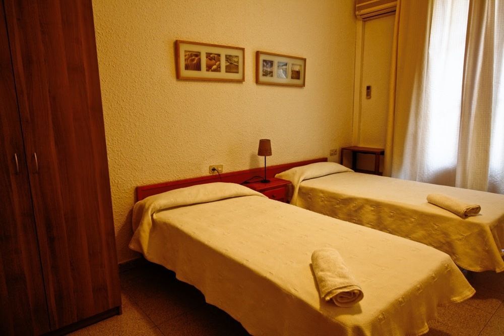 Hostal Dragonflybcn Barcelona Exterior photo