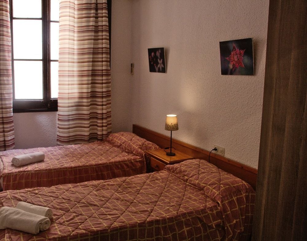 Hostal Dragonflybcn Barcelona Exterior photo