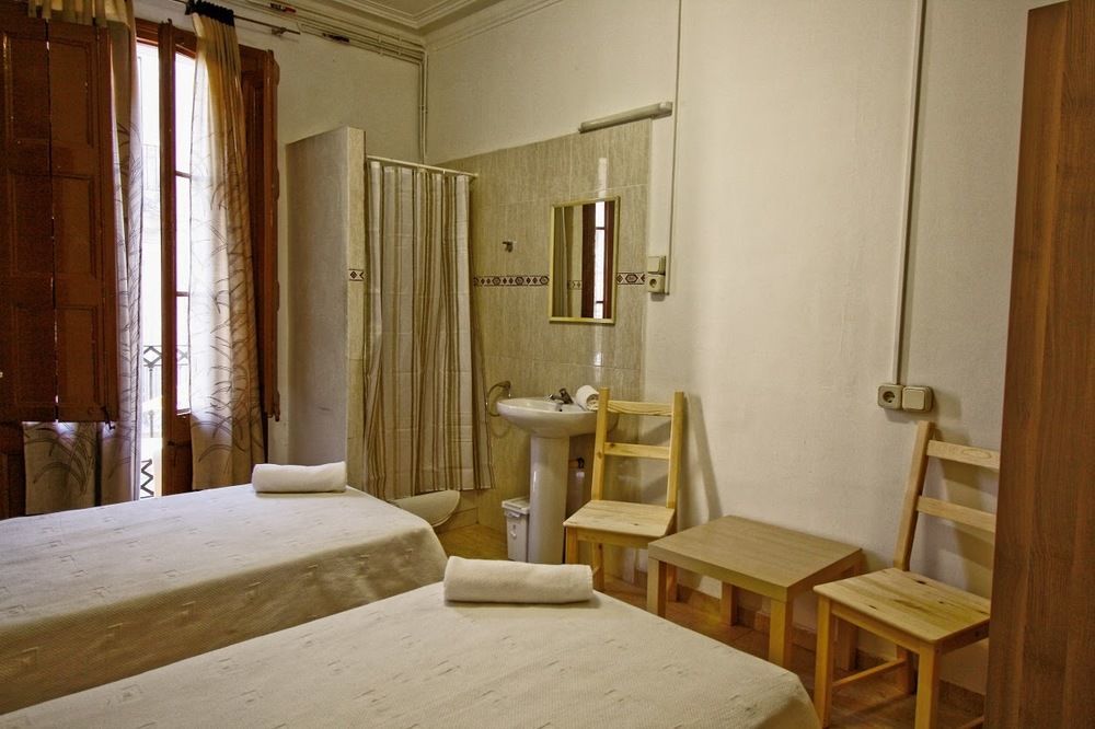 Hostal Dragonflybcn Barcelona Exterior photo